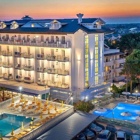 Hotel Helen Каорле Экстерьер фото