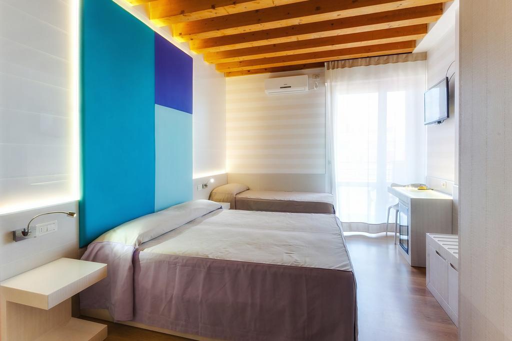 Hotel Helen Каорле Экстерьер фото