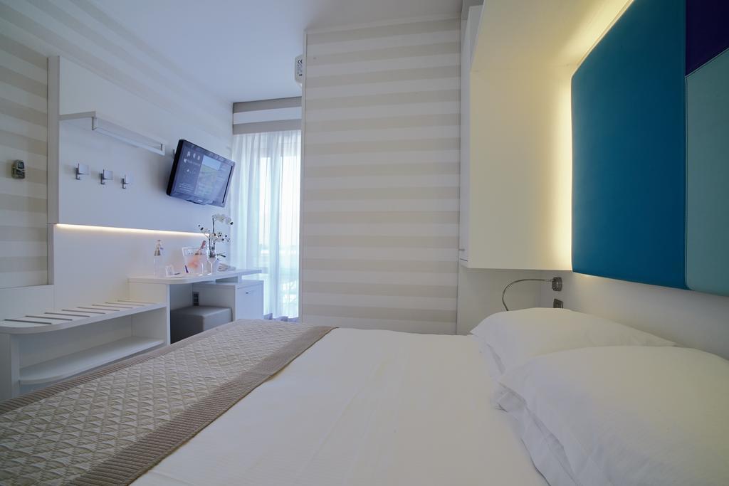 Hotel Helen Каорле Экстерьер фото