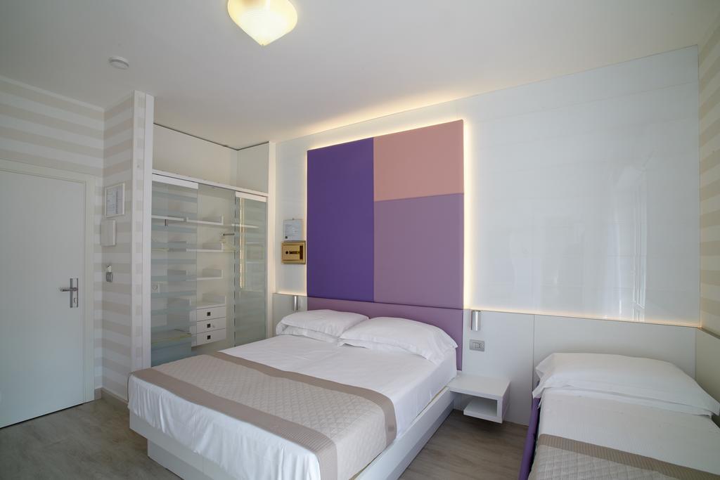Hotel Helen Каорле Экстерьер фото