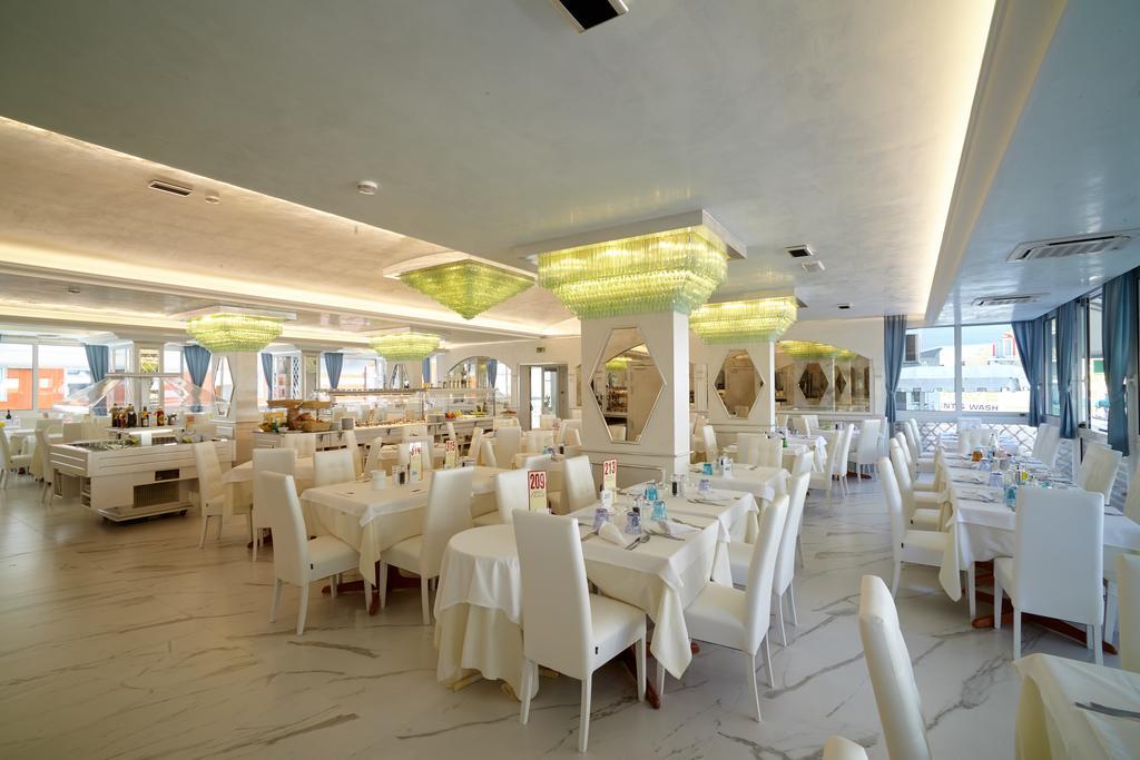 Hotel Helen Каорле Экстерьер фото