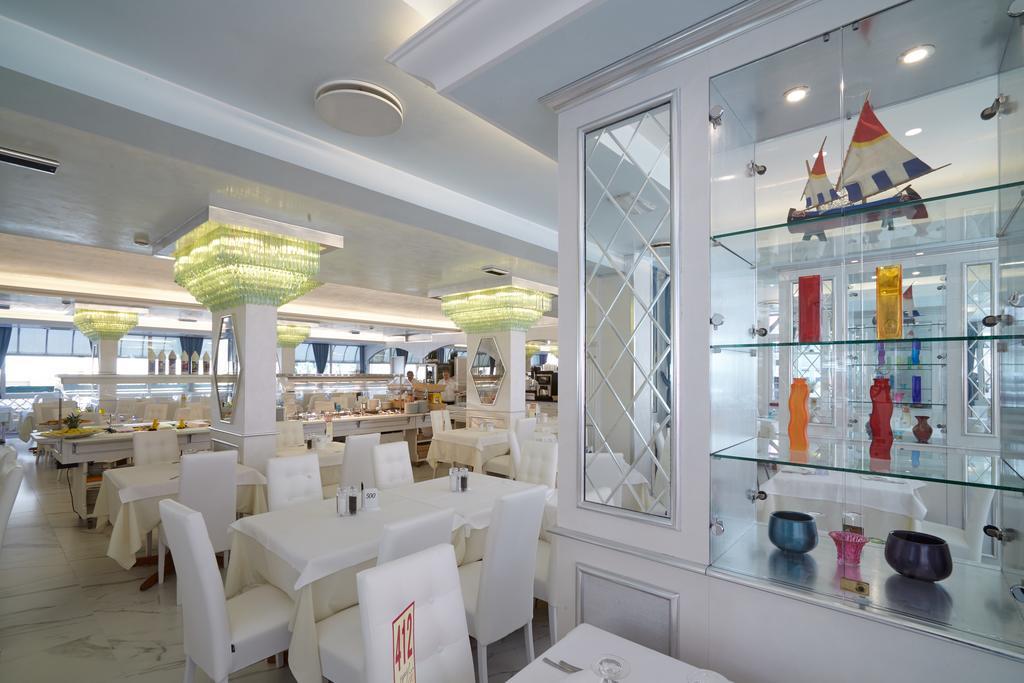 Hotel Helen Каорле Экстерьер фото