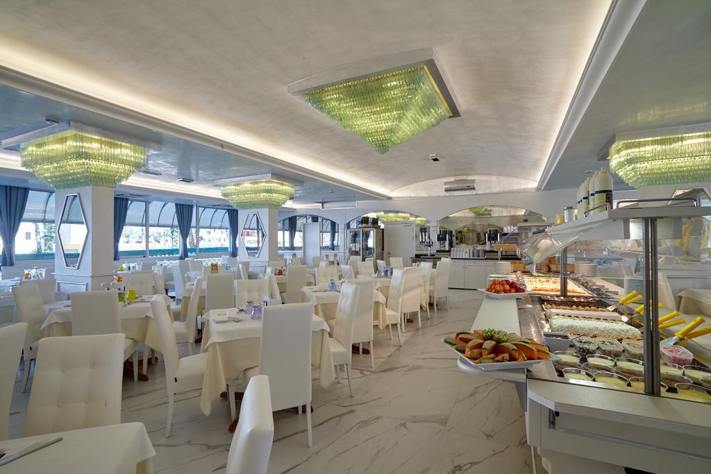 Hotel Helen Каорле Экстерьер фото