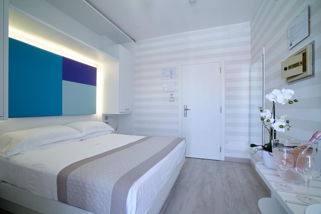 Hotel Helen Каорле Экстерьер фото
