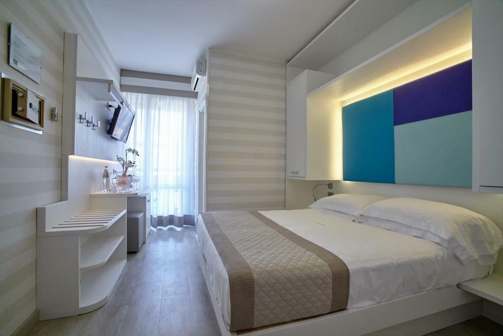 Hotel Helen Каорле Экстерьер фото